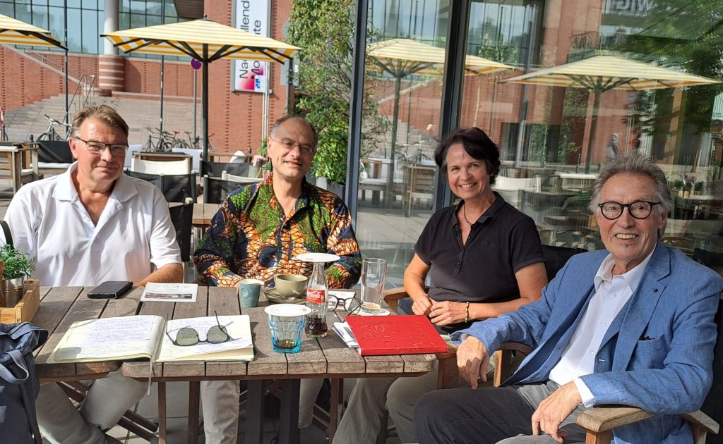 Claus Eickhoff und Sabine Thielmann beim Kooperationsgespräch in Köln mit dem Vorstand der WDR-Sinfonieorchesterakademie Pierre-Alain Chamot und Daniel Grieshammer (v.r.n.l)